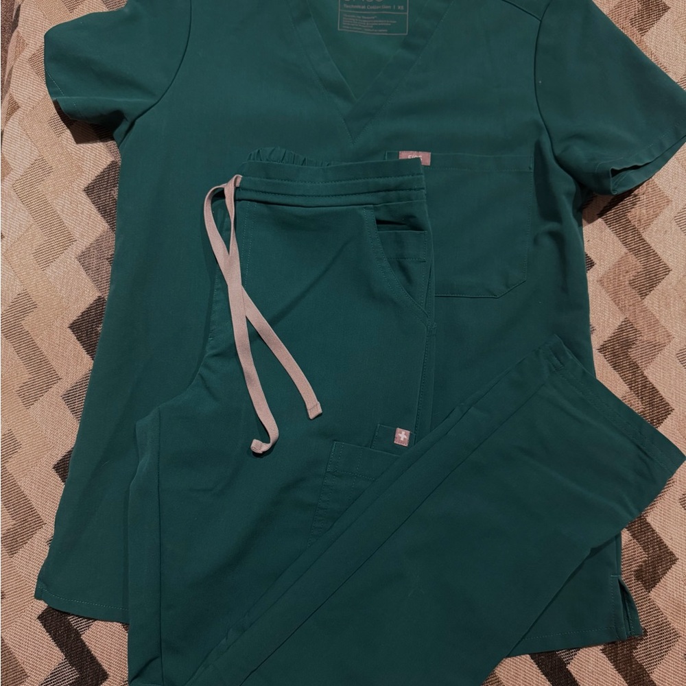 XS hunter green FIGS scrub set